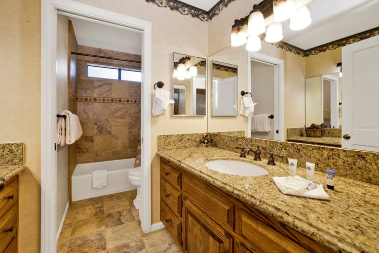 Bathroom 4, Cove Lakefront Chalet #2098, San Bernardino