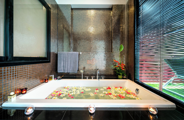 Bathroom 13