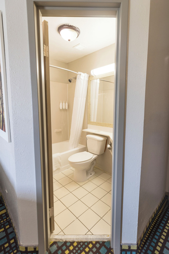 Bathroom 4, Days Inn by Wyndham Florence Cincinnati Area, Boone