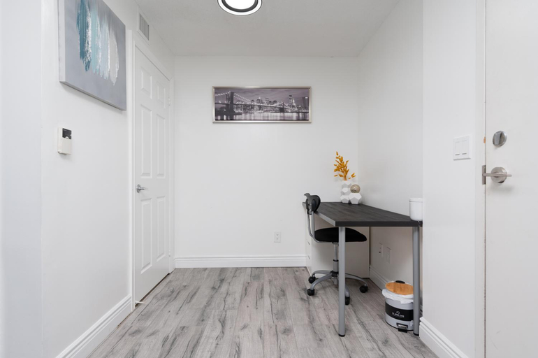 Others 4, BEAUTIFUL 2BR-2WR Apartment, Peel