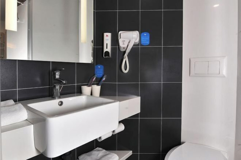 Bathroom 4, HanTing Hotel (Qingdao Zhanqiao Railway Station East Square), Qingdao