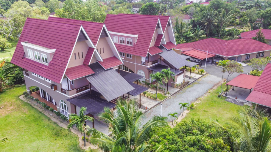 Exterior & Views