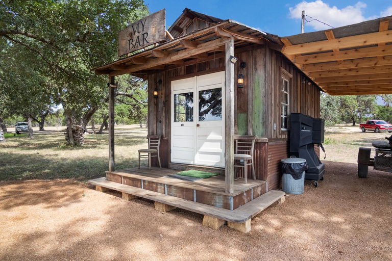 Others 4, Hill Country Mirage, Bandera
