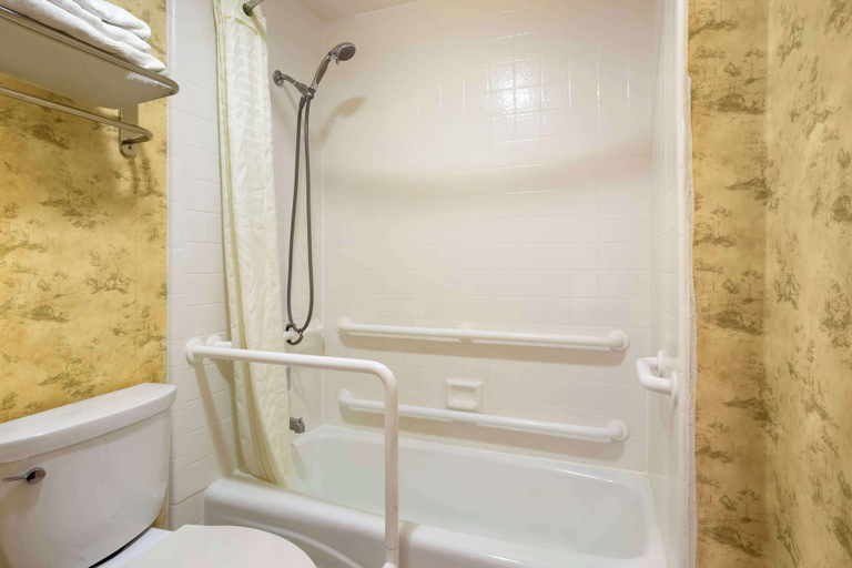 Bathroom 4, Best Western Shadow Inn, Yolo