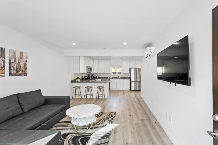 Others 5, Muirfield Chic City Bungalow with Parking 1,2,3, Los Angeles