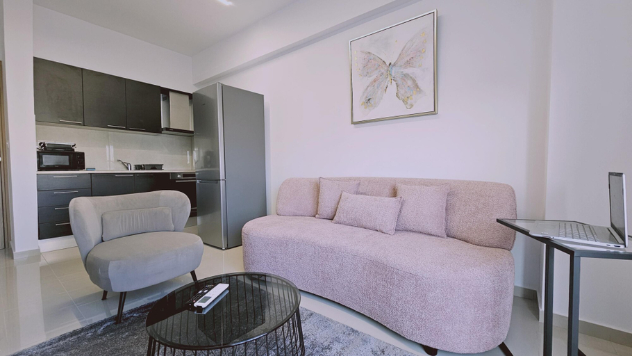 Room 2, 104 NIC - 402 Stay Cosmo City Suite