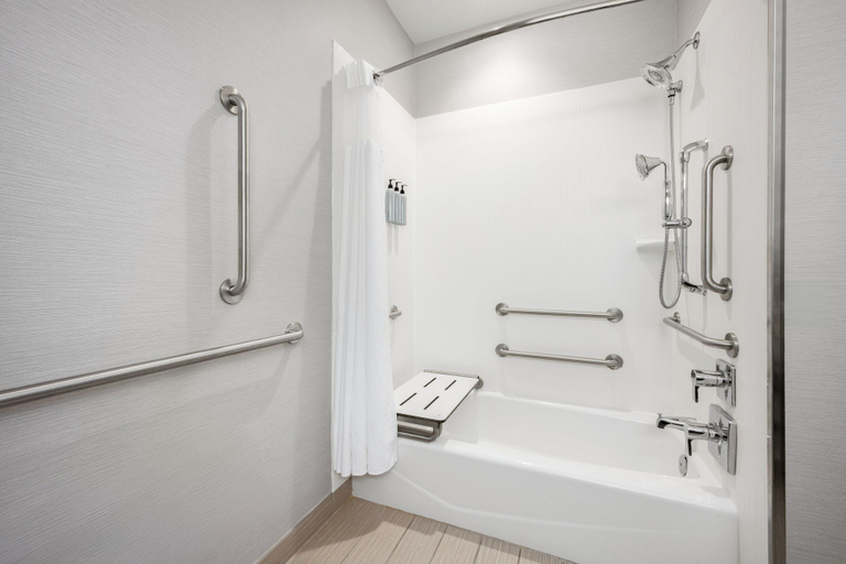 Bathroom 3, Courtyard by Marriott Auburn, Lee
