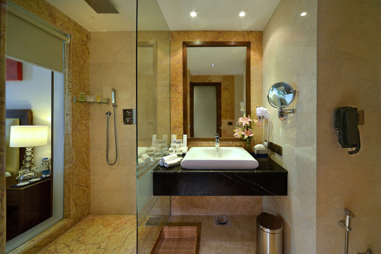 Bathroom 5, Golden Tulip Lucknow, Lucknow