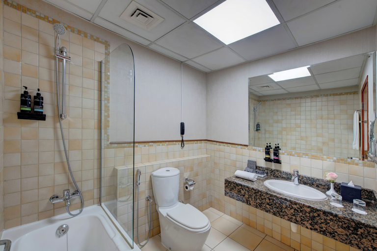 Bathroom 5, SUHA Jumeirah, Dubai