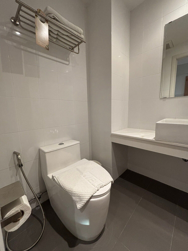 Bathroom 4