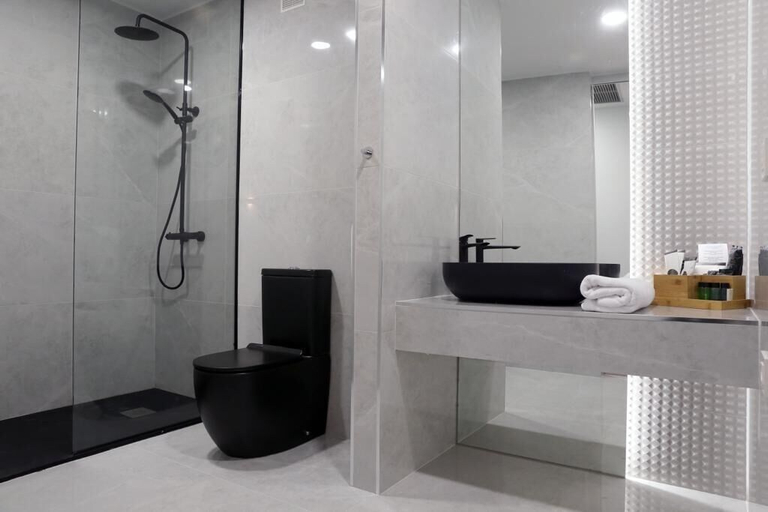 Bathroom 5, Hotel Alfonso IX, Lugo