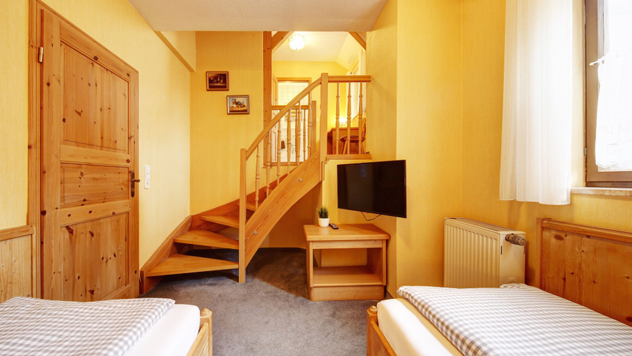Bedroom 4, Landgasthof Falken, Ostalbkreis