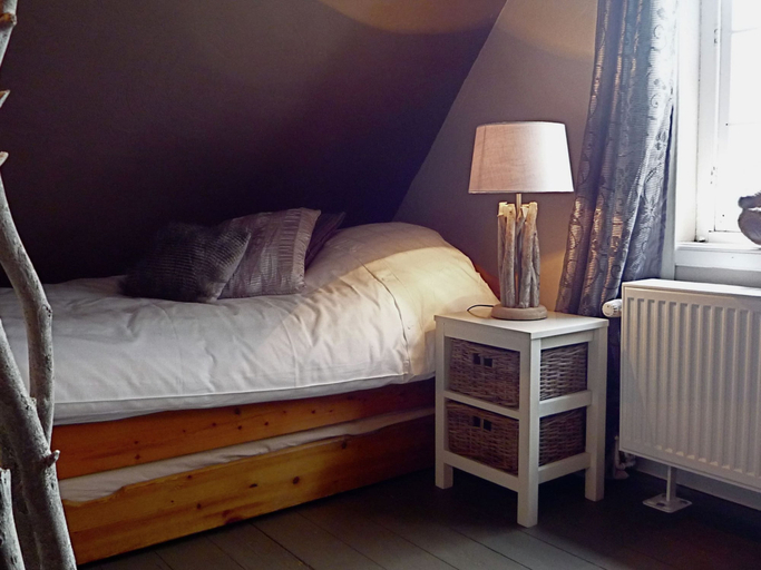 Bedroom 2, Spacious Spa Villa With Garden, Liège