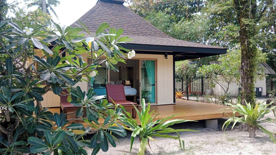 Exterior 1