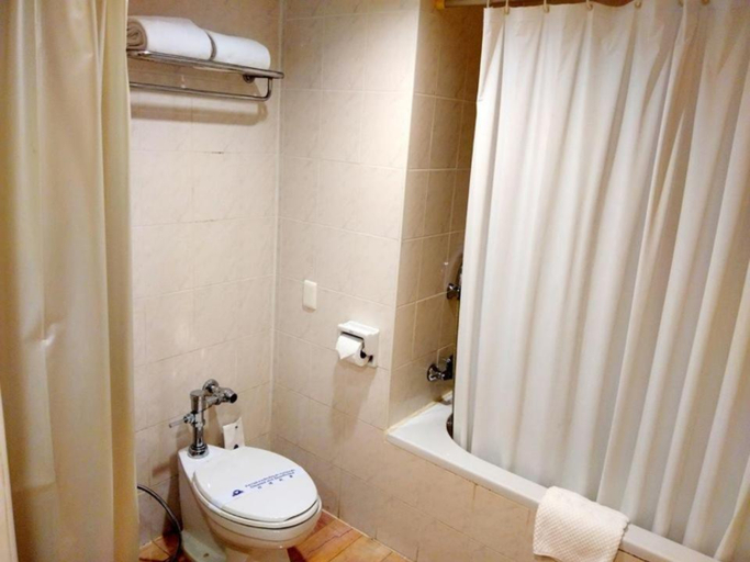Bathroom 5, Diamond Plaza Hotel, Muang Surat Thani