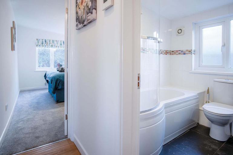 Bathroom 3, Anchor Well - 2 Bedroom Cottage - Ludchurch, Pembrokeshire