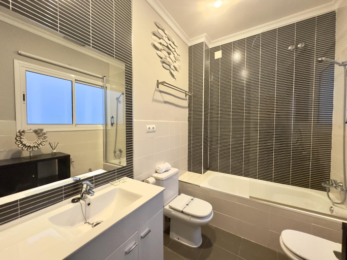 Bathroom 3, Urbe10 Plaza de Uncibay 3 Bedrooms apatment, Málaga