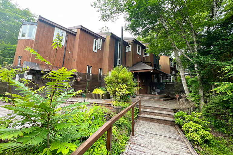 Exterior & Views