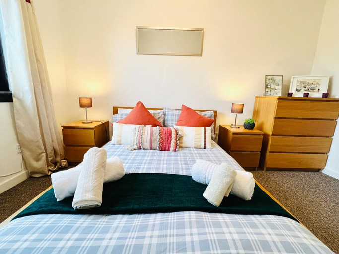 Bedroom 2, Modern 2 bed Flat with Free Parking in City Centre, Glasgow