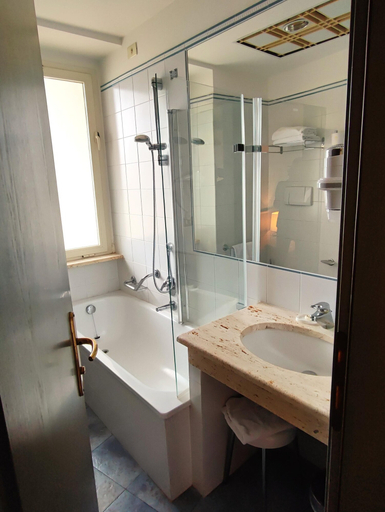Bathroom, Grand Hotel Palace, Latina
