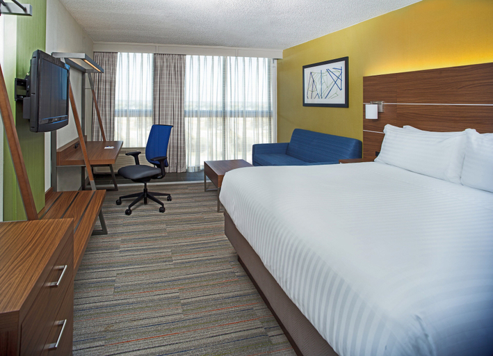 Bedroom 5, Holiday Inn Express NAGS HEAD OCEANFRONT by IHG, Dare