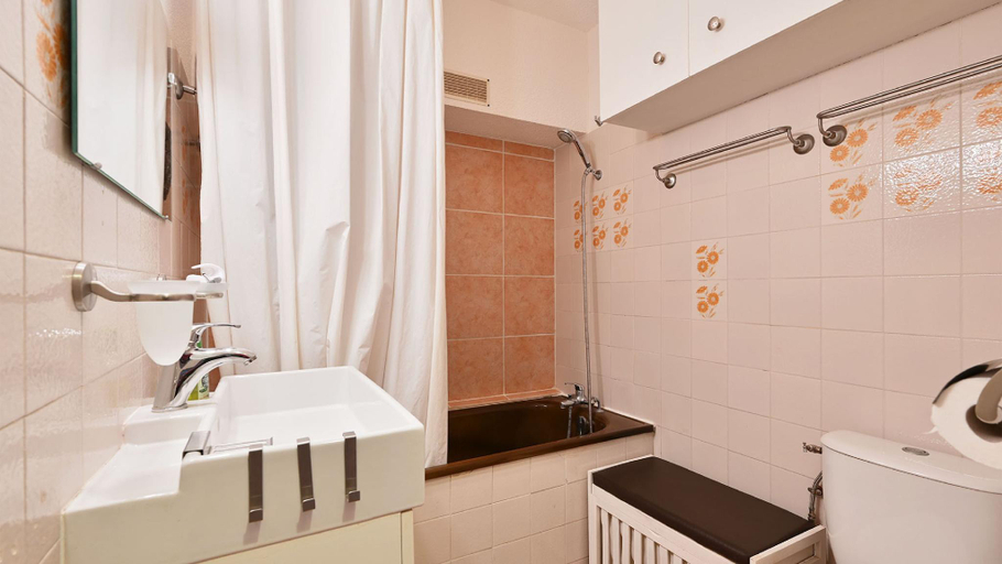 Bathroom, Spacious studio 2 ppl, veranda, near the centre, Hérault