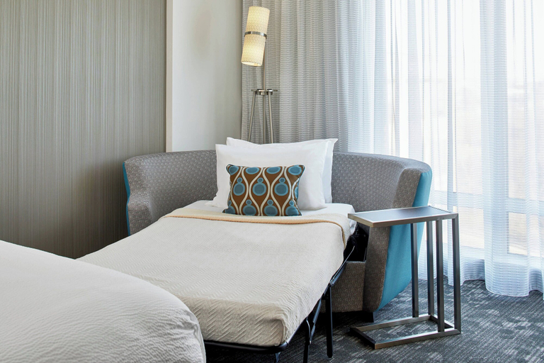 Bedroom 3, Courtyard by Marriott Baltimore Downtown/McHenry Row, Baltimore