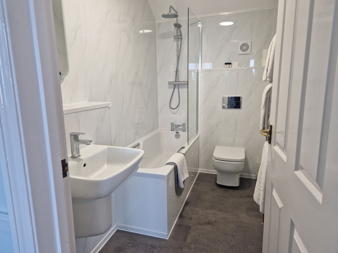 Bathroom 4, Dunkerleys Hotel, Kent