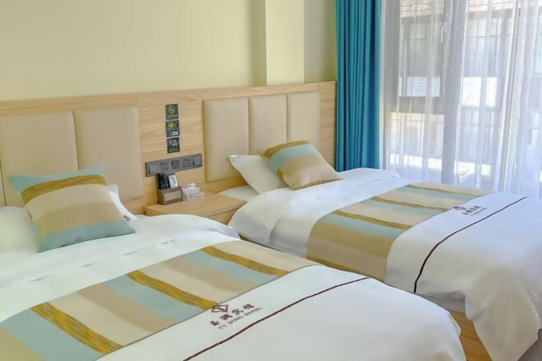 Bedroom 3, Yudong Hotel, Nujiang Lisu