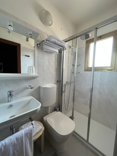 Bathroom 4, Hotel Erika, Venezia