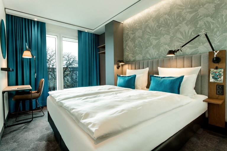 Bedroom 3, Motel One Bonn-Hauptbahnhof, Bonn