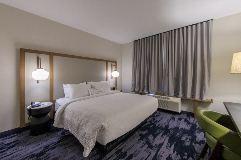 Bedroom 3, Fairfield Inn & Suites by Marriott Philadelphia Valley Forge/Great Valley, Chester