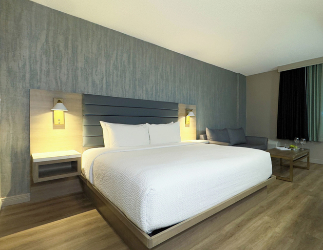 Bedroom 3, Radisson Hotel Montreal Airport, Montréal