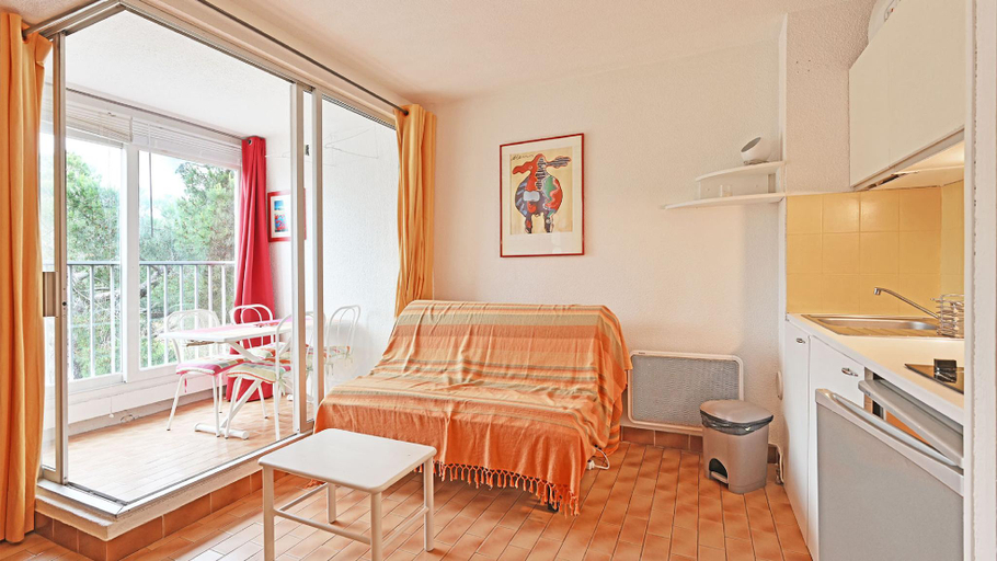 Others 5, Spacious studio 2 ppl, veranda, near the centre, Hérault