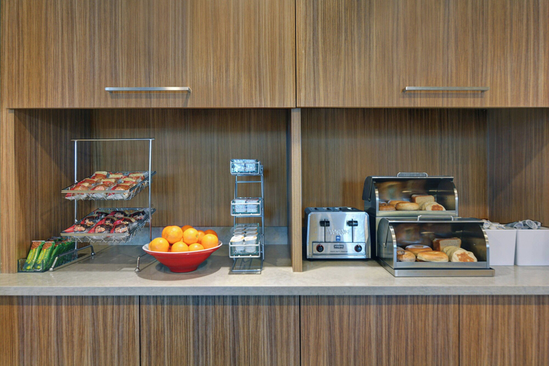 Food & Drinks 5, TownePlace Suites by Marriott Indianapolis Downtown, Marion