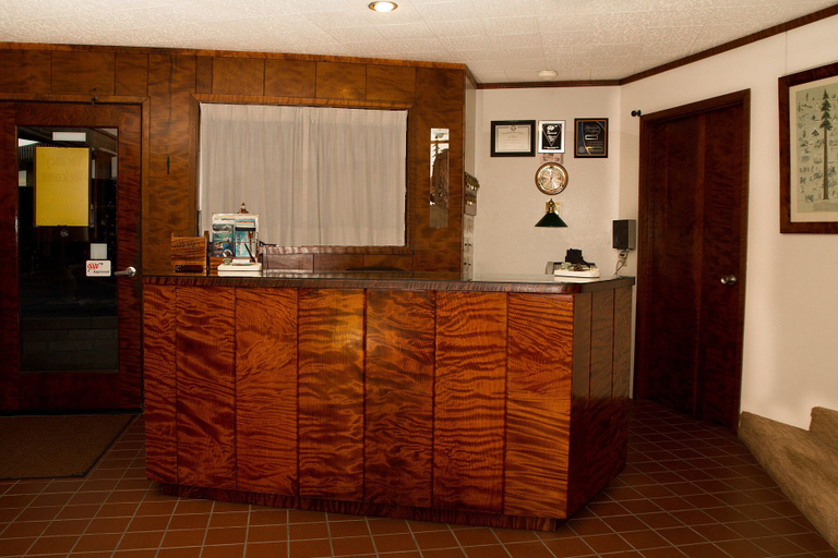 Others 5, Curly Redwood Lodge, Del Norte