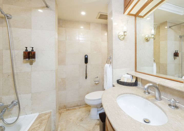 Bathroom 5, Richmonde Hotel Ortigas, Pasig City