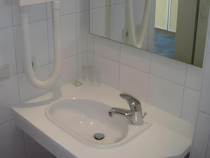 Bathroom 13