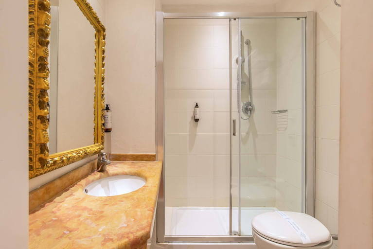 Bathroom 4, Hotel Machiavelli Palace, Florence