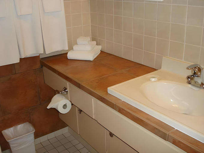 Bathroom 3, Riverside Motel, Okanagan-Similkameen