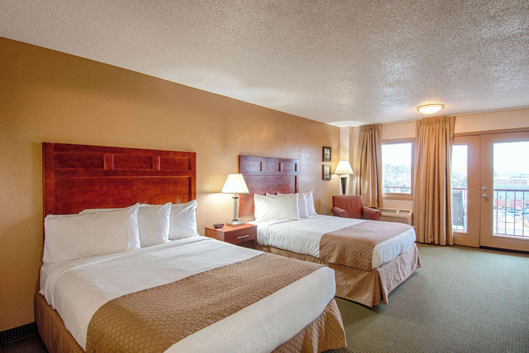 Bedroom 2, Park Tower Inn, Sevier