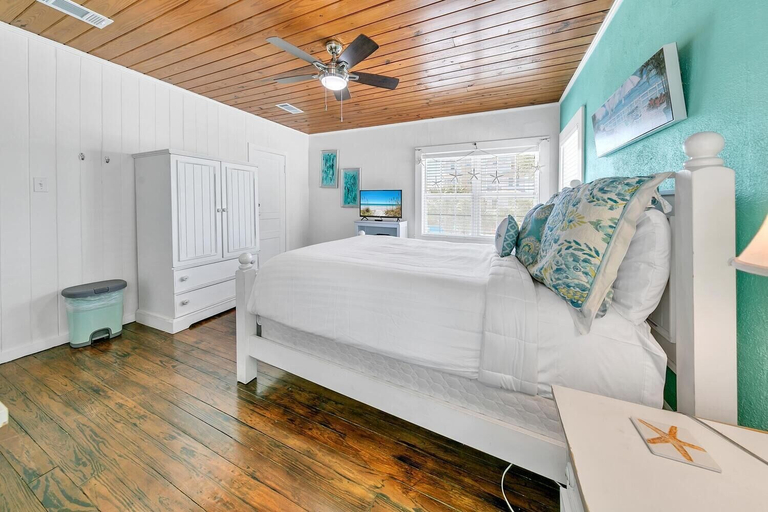Bedroom 3, If It's The Beaches, Bay