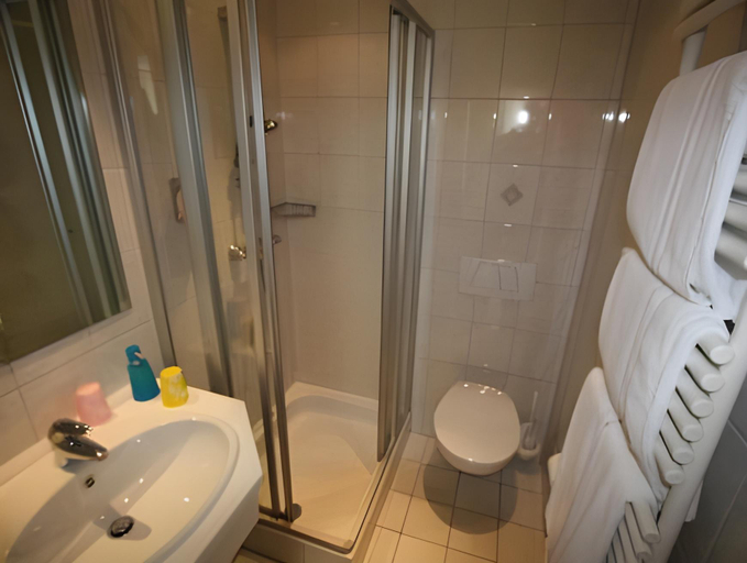 Bathroom 4