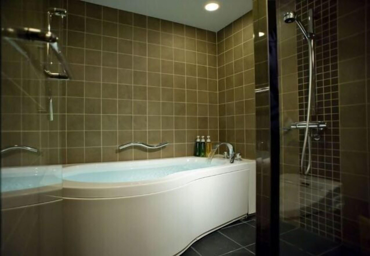 Bathroom 23