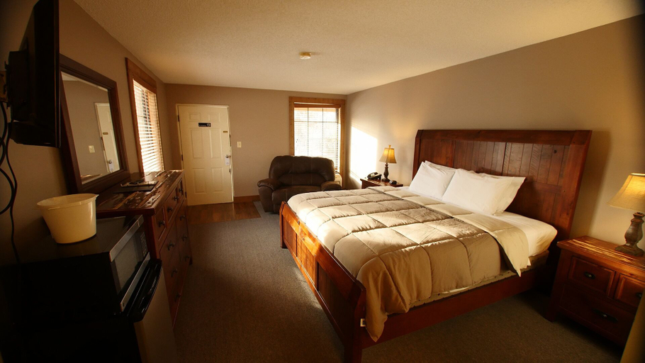Bedroom 1, Skyline Lodge, Raleigh