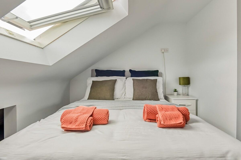 Bedroom 2, The Little Oaks House, Birmingham
