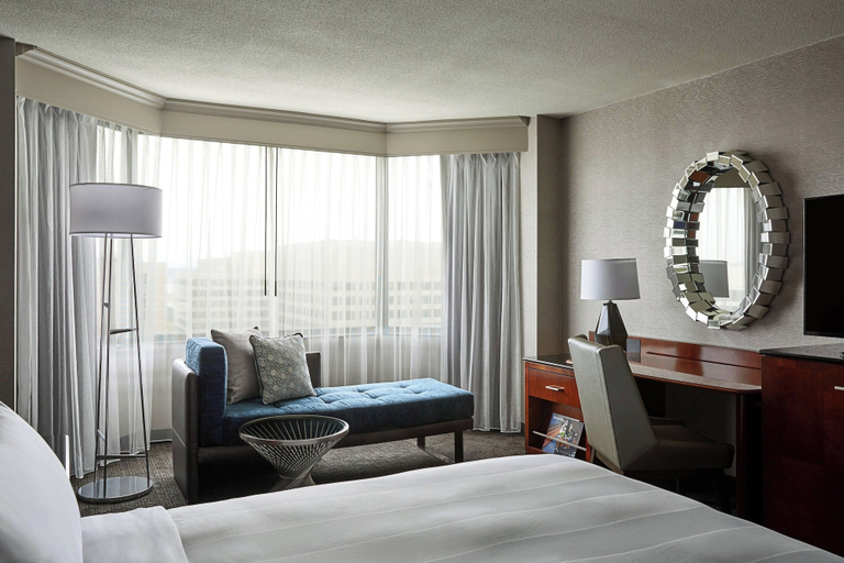 Bedroom 2, Crystal Gateway Marriott, Arlington
