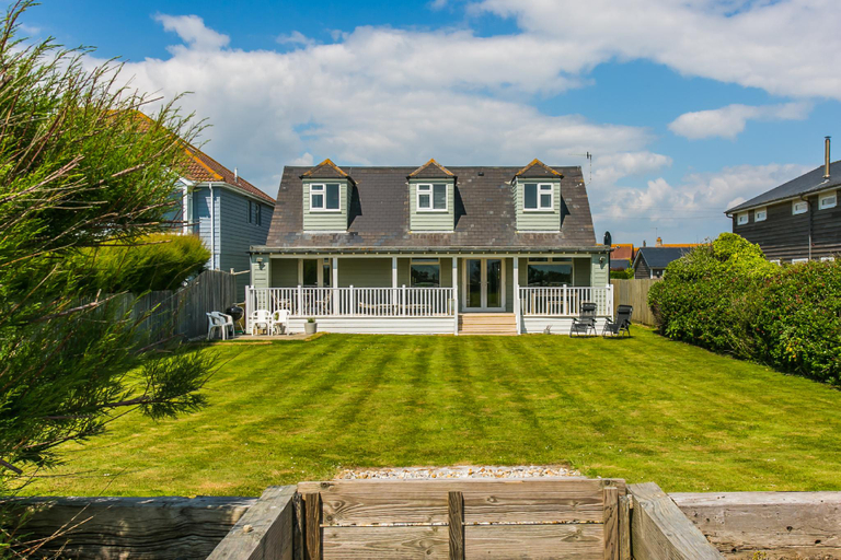 Others 4, Sunshine - Beachfront home in Bracklesham Bay, West Sussex