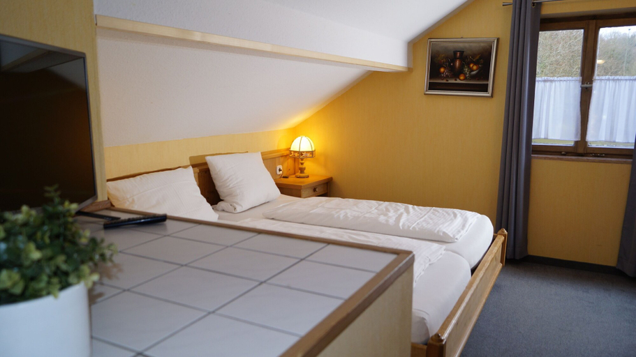 Bedroom 5, Landgasthof Falken, Ostalbkreis