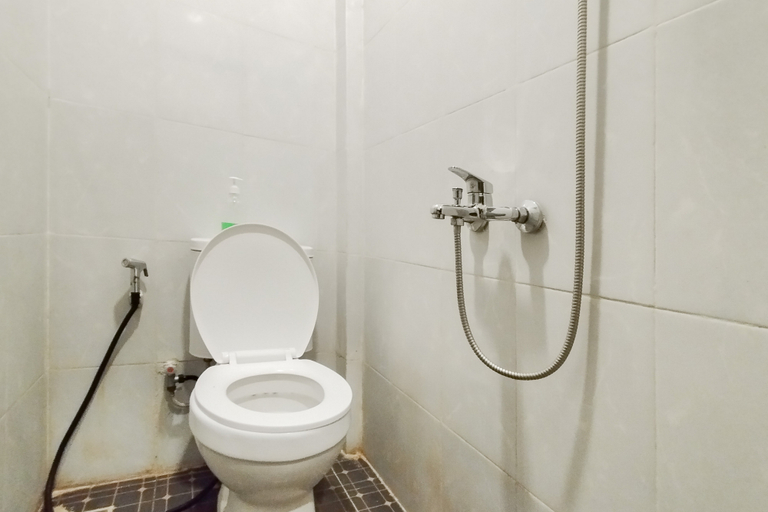 Bathroom 3, RedDoorz @ Rejoss Lux Medan, Medan